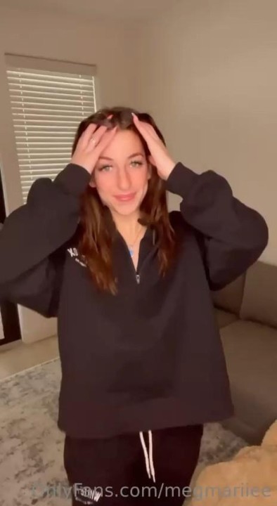 Megan_McCarthy_Sweatsuit_Strip_Onlyfans_Video_Leaked-GKELURb7822ad6bf5e6dab.jpg