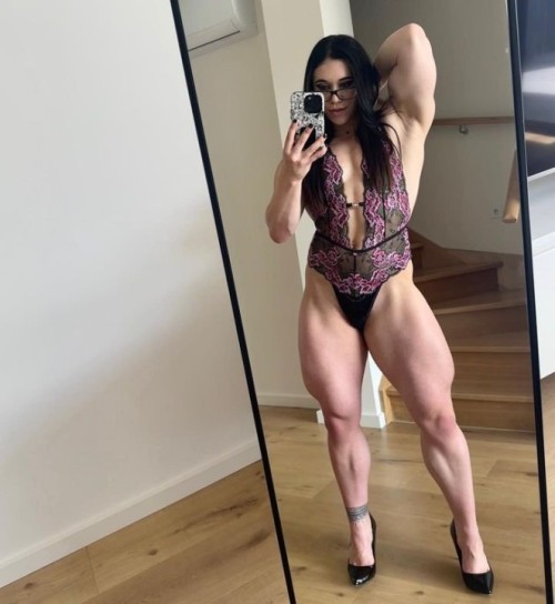 musclegoddess69-4.jpg