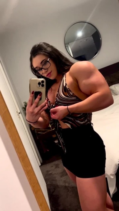 musclegoddess69-427bf5b8ac1e4a32b.jpg