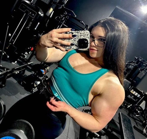 musclegoddess69-8.jpg