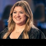 kelly-clarkson-1-1080px