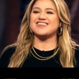 kelly-clarkson-4-1080px