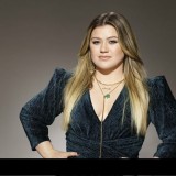 kelly-clarkson-5-1080px