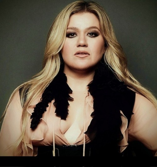 kelly-clarkson-9-1080px.jpg