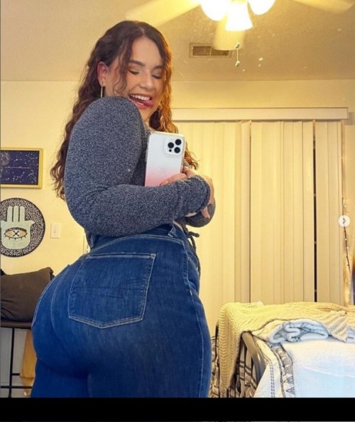 myrakatexoxo-4-1080px.jpg