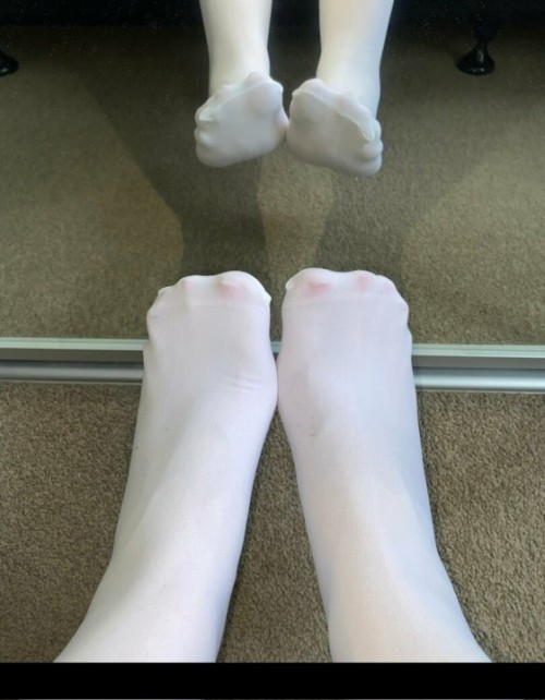 Yourstrulymsfeet-Nude-28.jpg