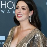 Anne-Hathaway-137