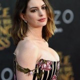 Anne-Hathaway-53