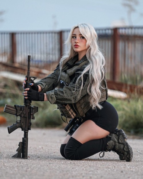 Gun-Waifu-14.jpg