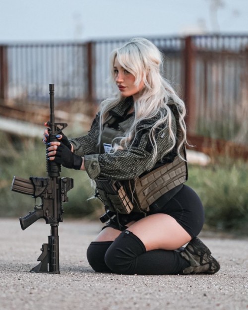 Gun-Waifu-15.jpg