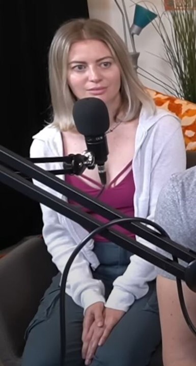 Elyse-Willems_100.jpg