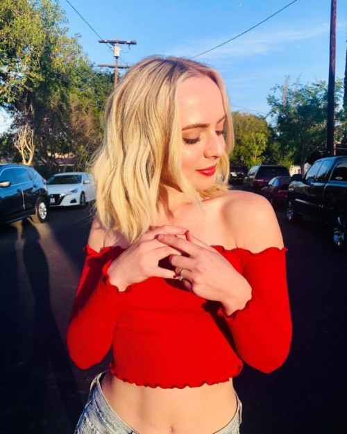 Madilyn Bailey 33