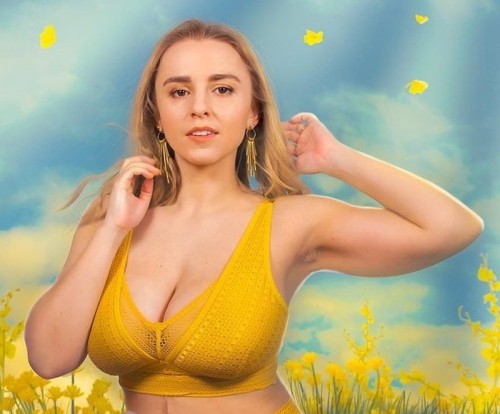 T H I C C Hannah Witton 10