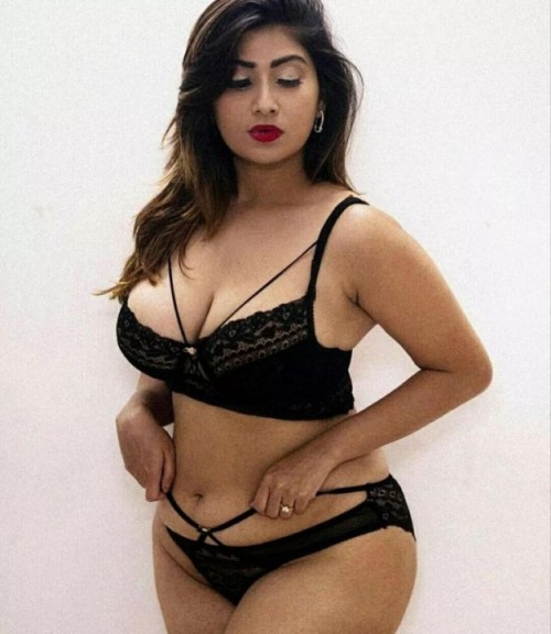 Fariha Khan (44)