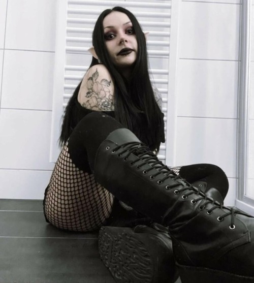NevernaNoir-mygothpersonality_1.jpg