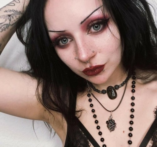 NevernaNoir-mygothpersonality_11.jpg