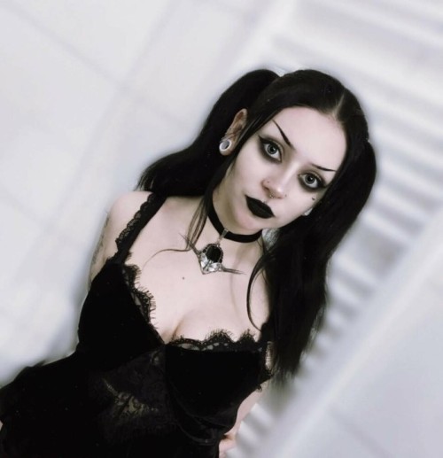 NevernaNoir-mygothpersonality_15.jpg