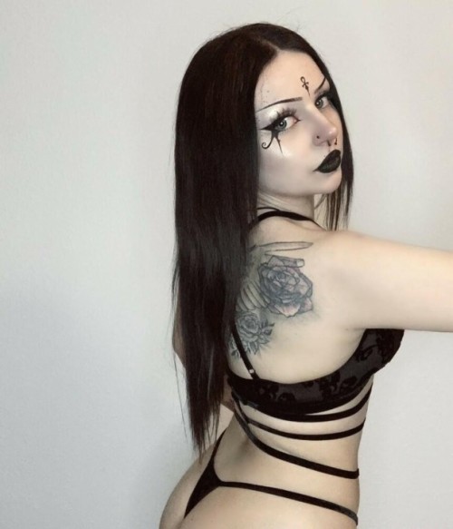 NevernaNoir-mygothpersonality_19.jpg