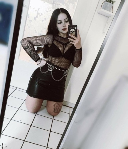 NevernaNoir-mygothpersonality_21.jpg