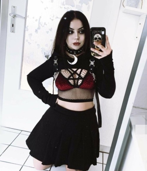 NevernaNoir-mygothpersonality_23.jpg