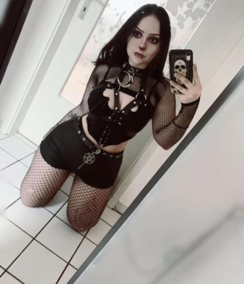 NevernaNoir-mygothpersonality_24.jpg