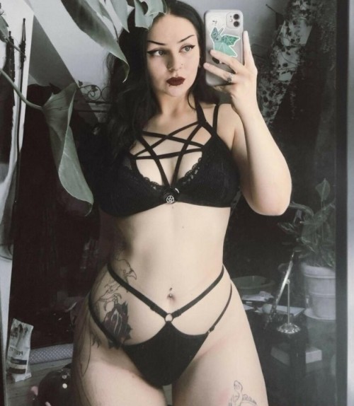 NevernaNoir-mygothpersonality_28.jpg