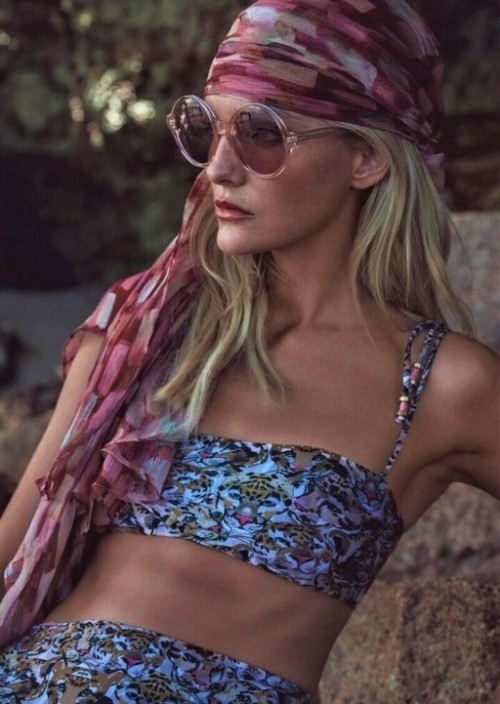 Caroline Trentini 22