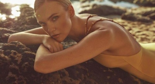 Caroline Trentini 27