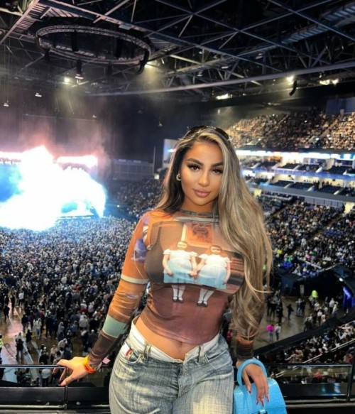 Andreea-andreeatee__1.jpg