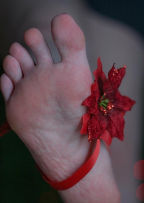 Athenasf33t-athenas_feet_2.jpg